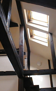 中村建築事務所の民家再生（改築）例　天井明かり取り窓