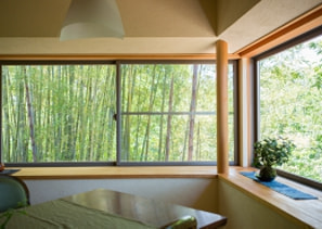 中村建築事務所の住まいの建築例 竹の見えるダイニング