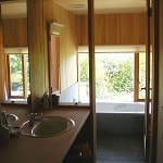中村建築事務所の住まいの建築例　洗面所と浴室