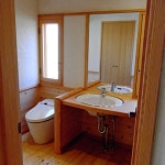 中村建築事務所の山荘建築例　トイレ洗面所