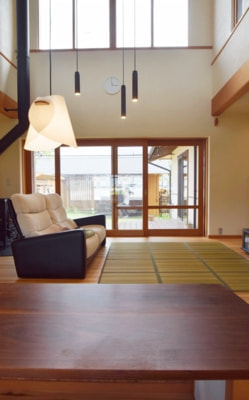 中村建築事務所の住まいの建築例 吹き抜けリビング